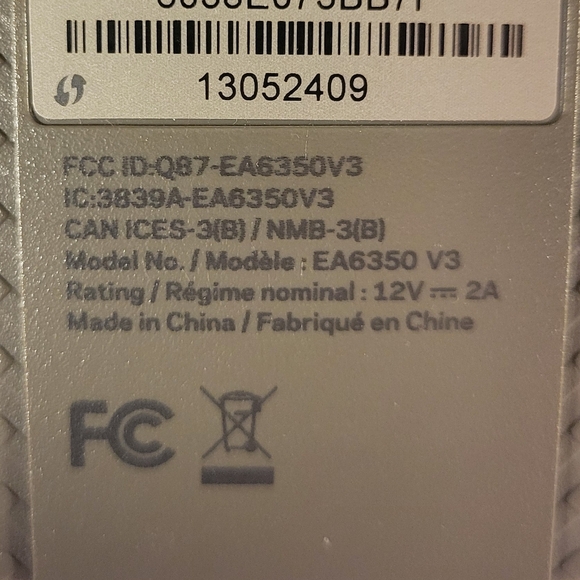 Linksys EA6350 867 Mbps 4 Port 300 Mbps Wireless Router - Picture 4 of 7